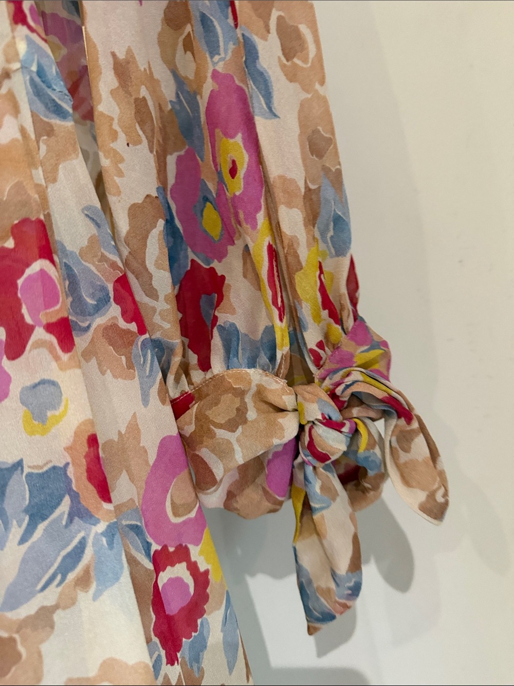 Doen Floral Long Sleeve Maxi Dress in Beige and Pink - Picture 6 of 9